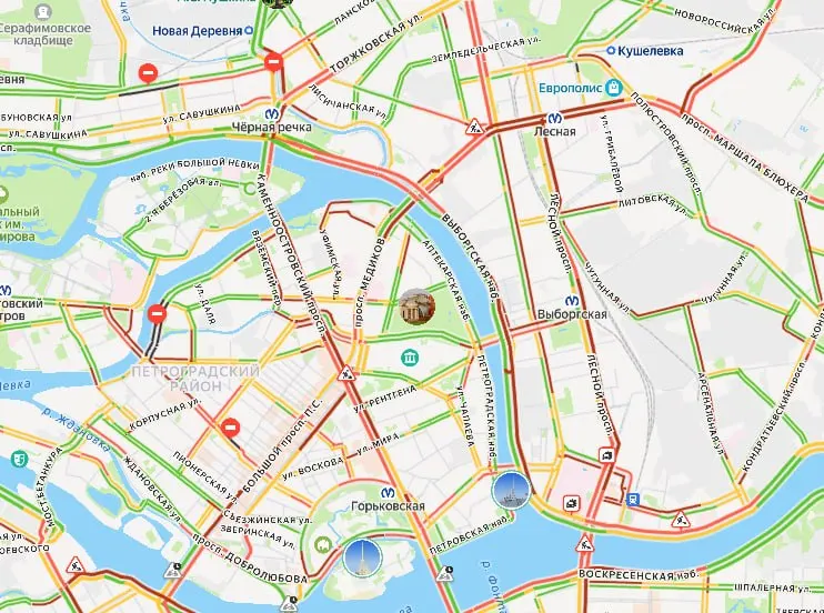 В городе отмечаются значительные заторы на Садовой, Лиговском и Московском проспектах; на кольцевой дороге движение ограничено.