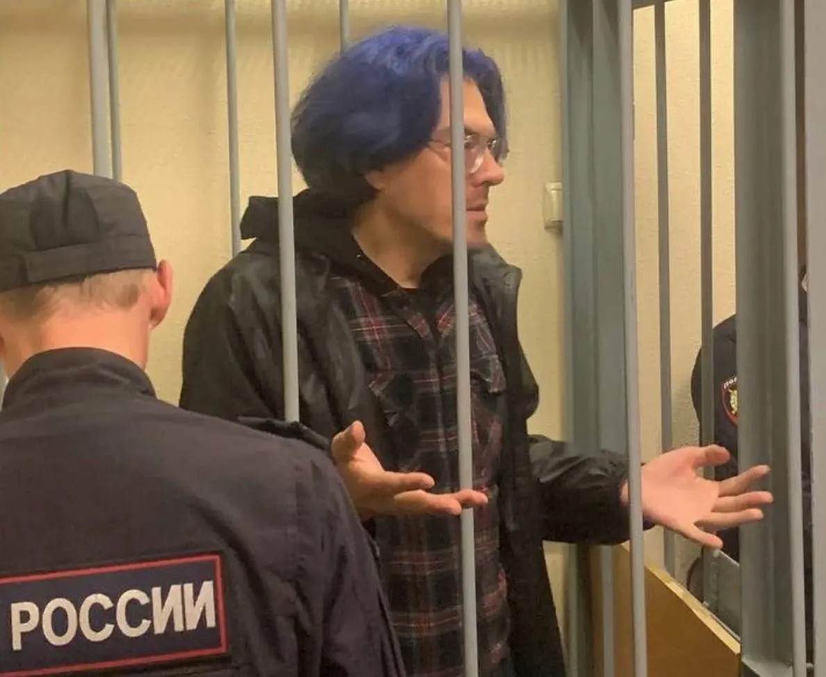 Прения по делу блогера Алексея Поднебесного завершились; обвинение настаивает на наказании в семь лет колонии за преступления против несовершеннолетних. Рассмотрение дела идёт в Санкт-Петербурге.