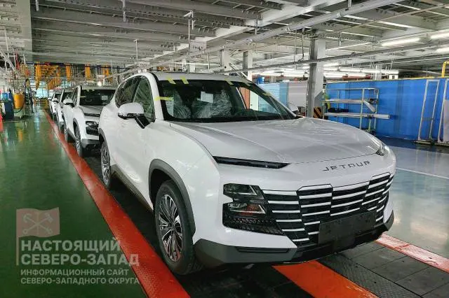 В Петербурге планируют запустить сборку кроссоверов Jetour под названием Votour; перенос может повлиять на калининградский завод и занятость сотрудников.