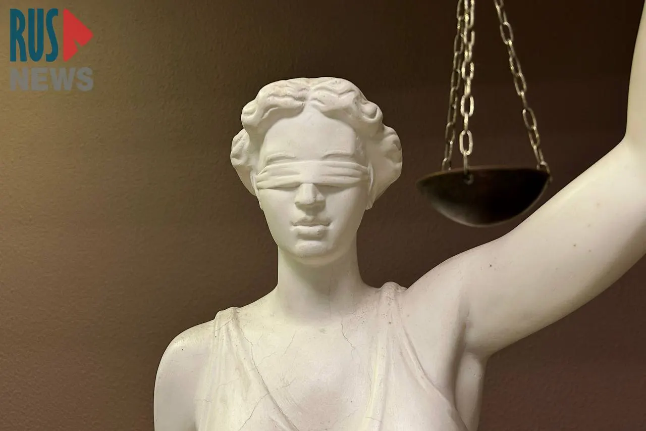 Прокуратура запросила для Олега Куваева 5 лет и 11 месяцев колонии общего режима, а также ограничение свободы на 1 год с запретом на администрирование интернет‑ресурсов на 4 года и 11 месяцев и штраф 290 тысяч рублей.