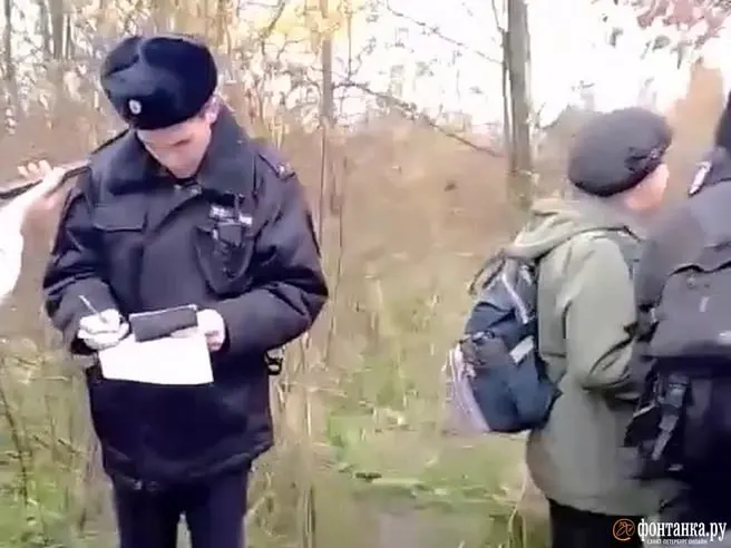 В садоводческое товарищество у Пулково пришла полиция; дачников допускают к домам только после подписания документа о недопустимости массового пребывания. Демонтаж начнётся 26 октября, жители планируют судиться.