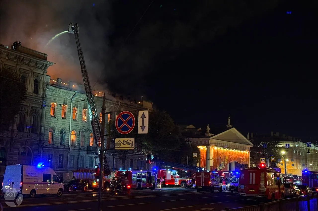 Пожар в особняке Миллера под Исаакиевским собором в Санкт-Петербурге достиг площади 2000 кв. м; ранг пожара — третий.