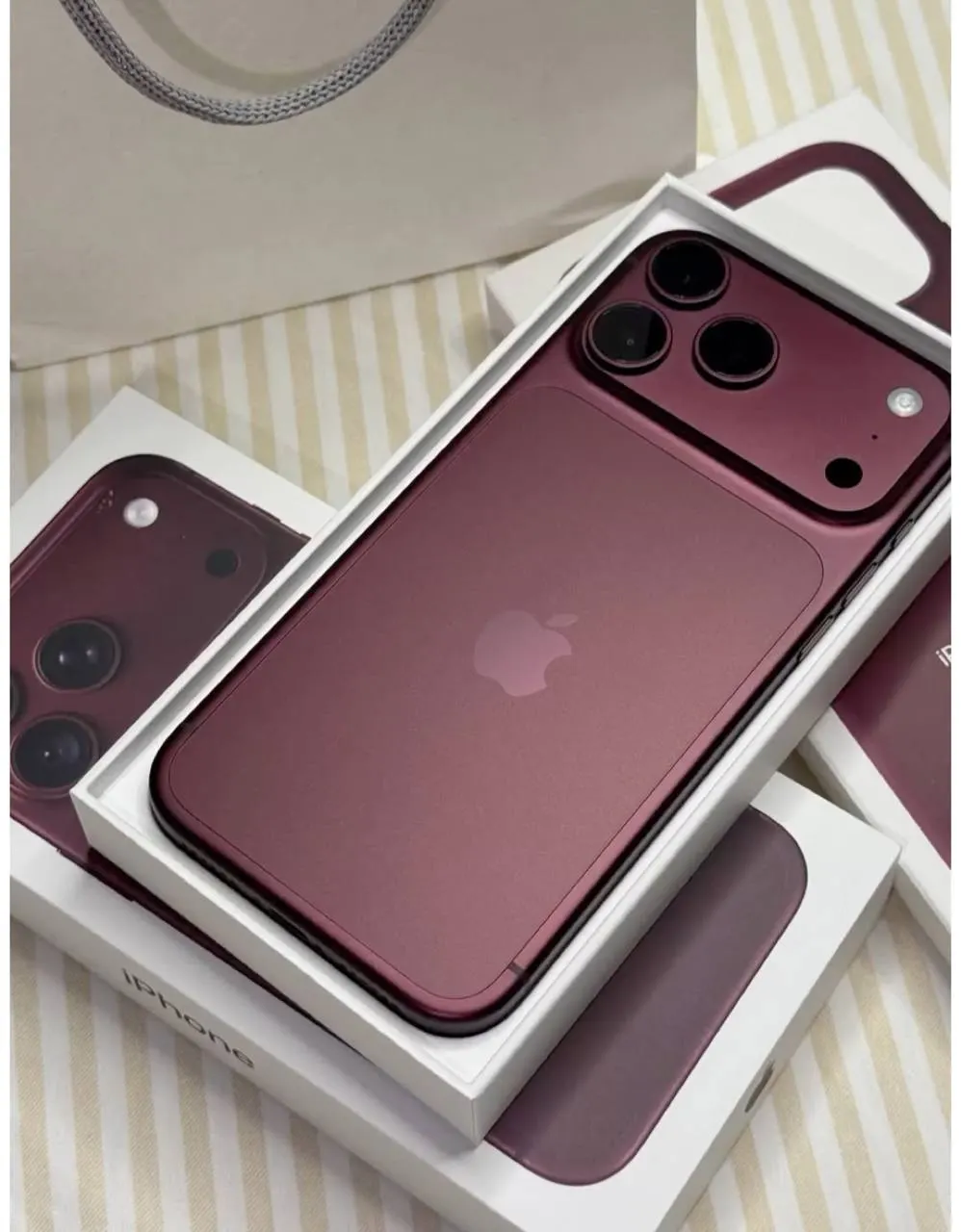 Похитили мужчину на три дня, потребовали 1,5 миллиона рублей и iPhone 18, затем заставили подписать договоры купли‑продажи автомобилей; ущерб — 12,3 миллиона рублей.