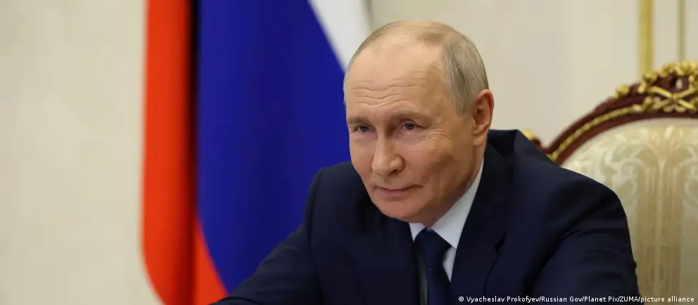 Телефонный разговор продолжался около 90 минут и касался вопросов истории славян в Средние века, а также дипломатических тем вокруг Украины.