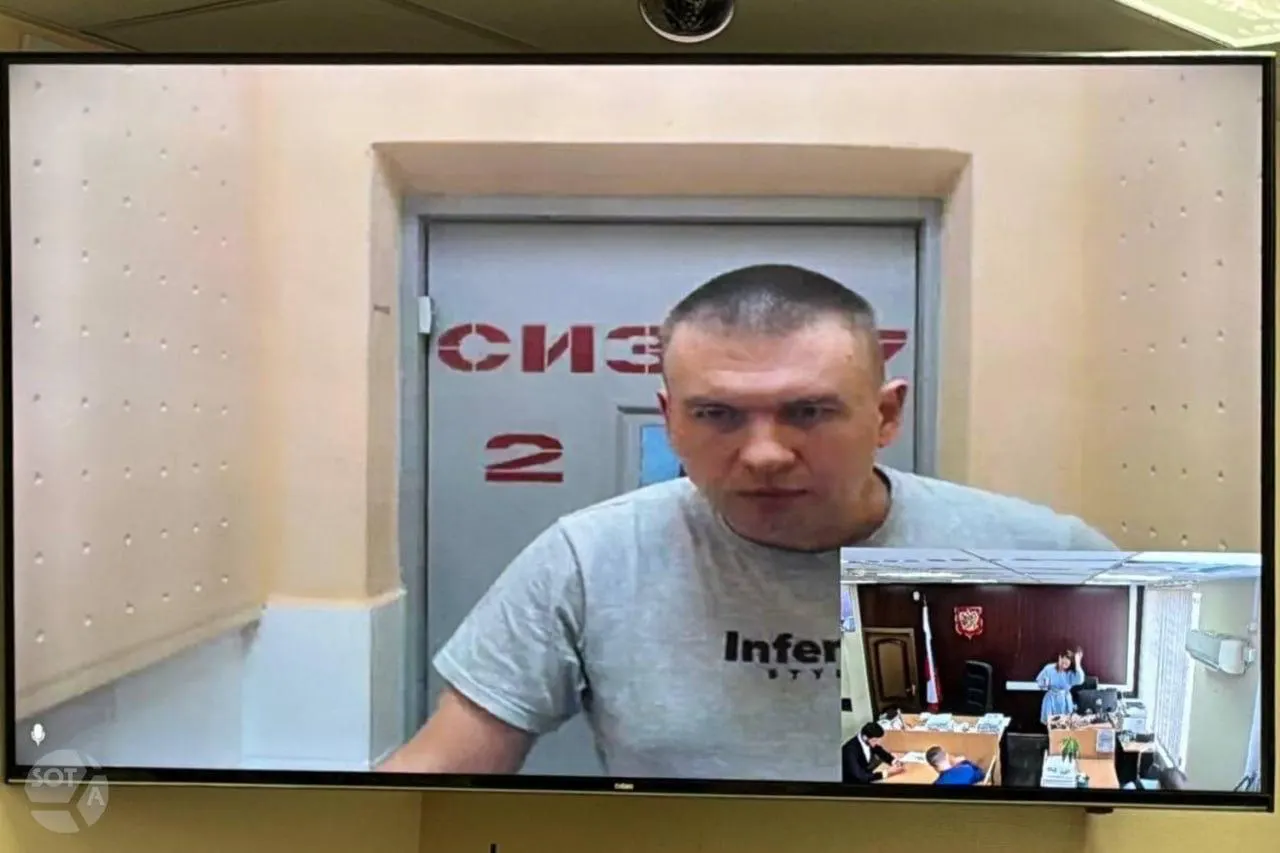 В Приморском районном суде Санкт-Петербурга повторно откладывают слушание по делу юриста Ильи Ремесло: он пока не доставлен из Москвы. Следующее заседание запланировано на 27 октября.