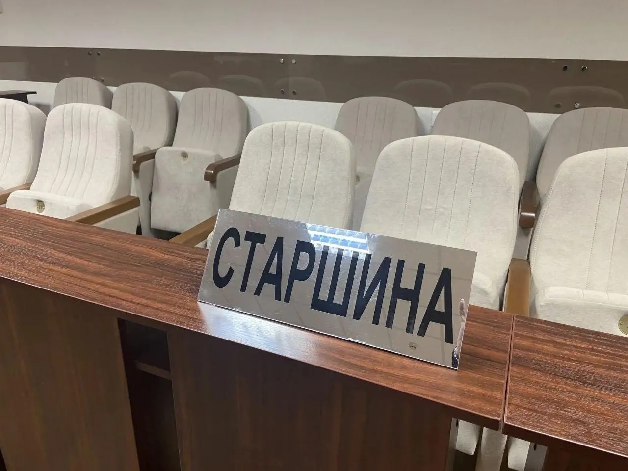 Обсуждают сокращение числа заседателей и новую схему совещания, направленные на упрощение процесса вынесения вердиктов.