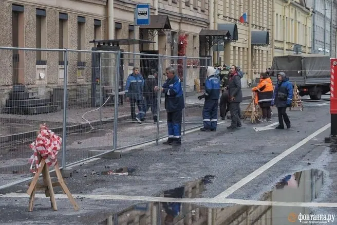 На улицах Санкт-Петербурга восстановлено движение троллейбусов и автобусов после пожара возле дома на улице Якубовича.