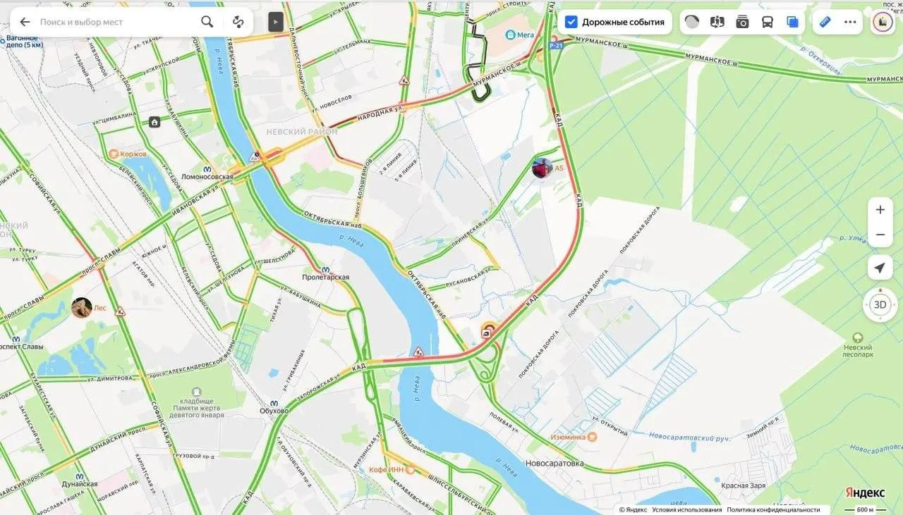 Перед Вантовым мостом в Санкт-Петербурге образовалась длинная пробка из‑за ремонта деформационных швов и отметки о ДТП на карте.
