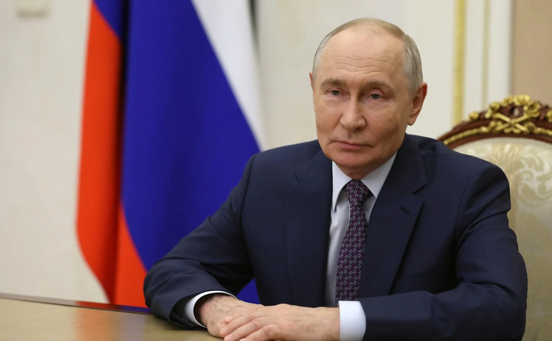 Путин поздравил учителей с их профессиональным праздником и подчеркнул важность их труда для будущего страны.