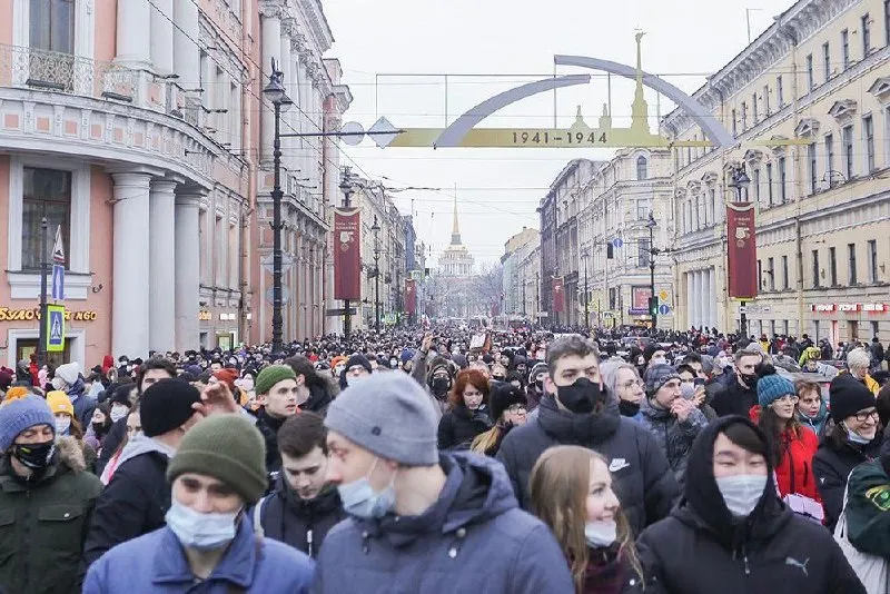 В городе отменены ковид-ограничения, оформлена заявка на митинг и шествие под названием Антикапитализм-2026 на площади Ленина. Обсуждаются упрощения в согласовании массовых мероприятий и другие изменения.