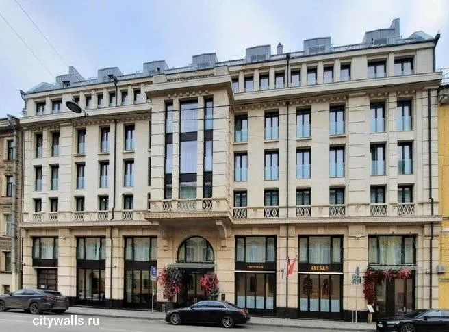 Террасу на крыше гостиницы у Исаакиевского собора запланировали снести; новый объём будет ниже по высоте и достигнет 30,5 м над уровнем земли. Собственник здания — АО «Вознесенский проспект» (с октября 2023 года).
