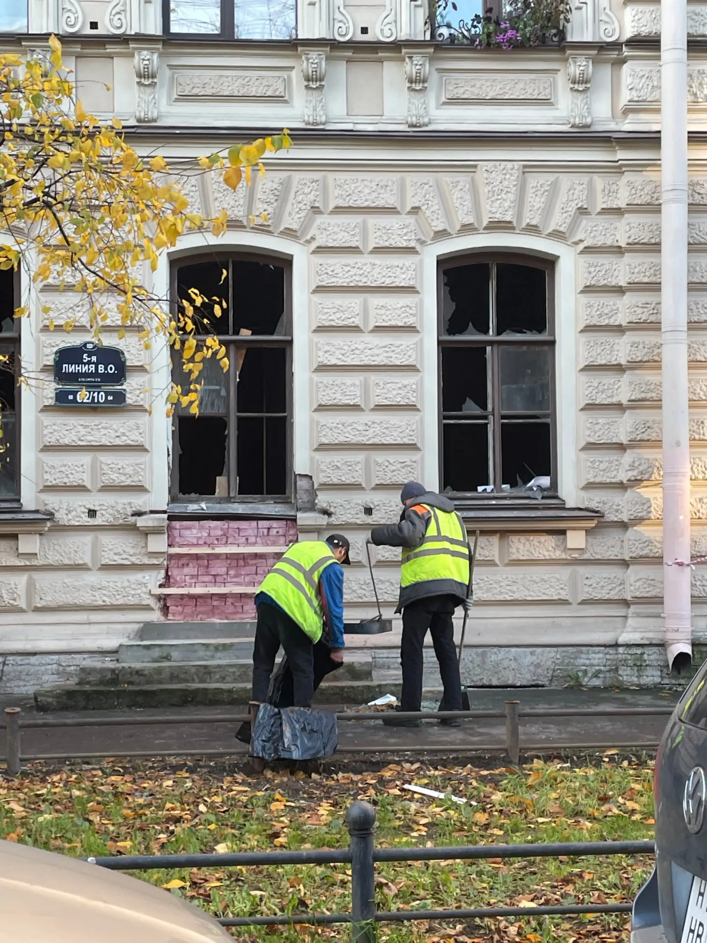 Прокуратура города сообщает о повреждениях зданий и числе пострадавших после атак беспилотниками.