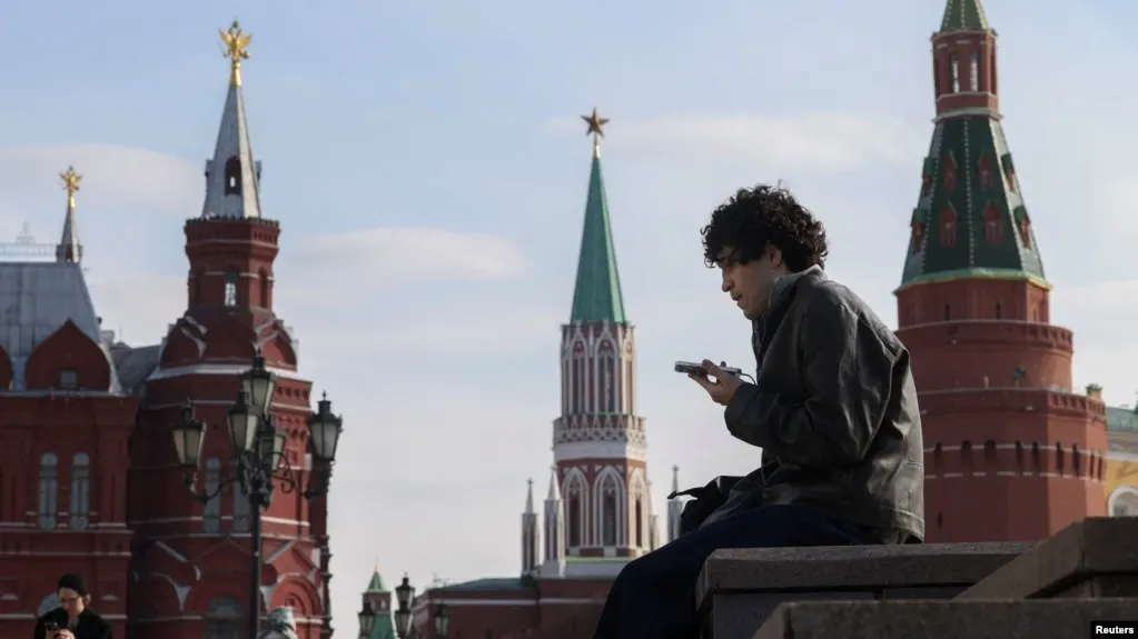 Законопроект предусматривает идентификацию детей в социальных сетях и ограничение времени, проводимого ими в интернете.