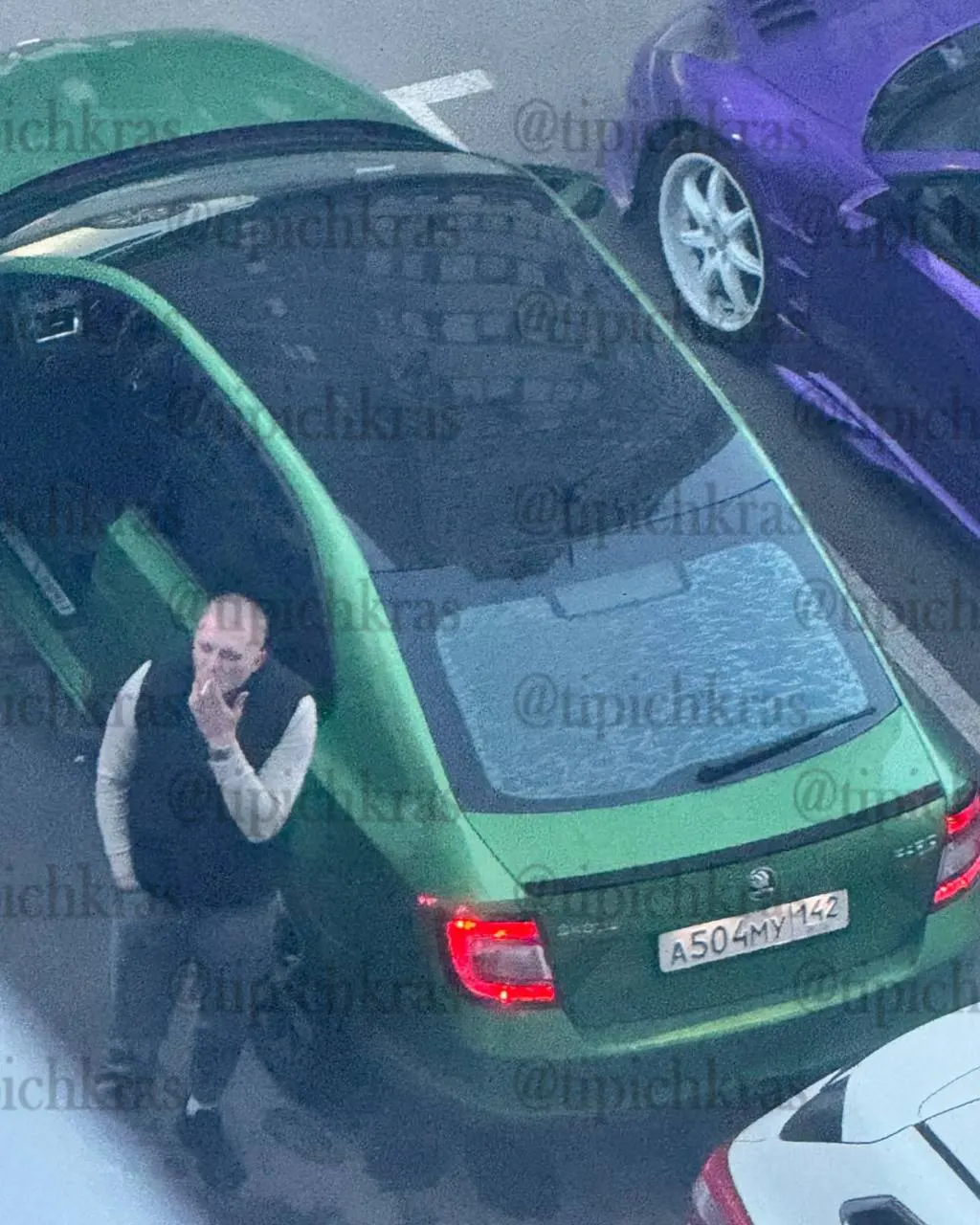 Пьяный водитель с кемеровскими номерами громко включал музыку на Адмиралтейском бульваре, мешая горожанам спать; жители жаловались, но оперативная помощь не поступила.