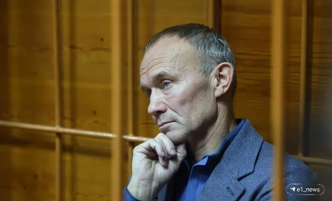 Бывшему вице-губернатору Олегу Чемезову заменили меру пресечения на запрет определённых действий; заседание состоялось во Втором апелляционном суде общей юрисдикции Санкт-Петербурга.