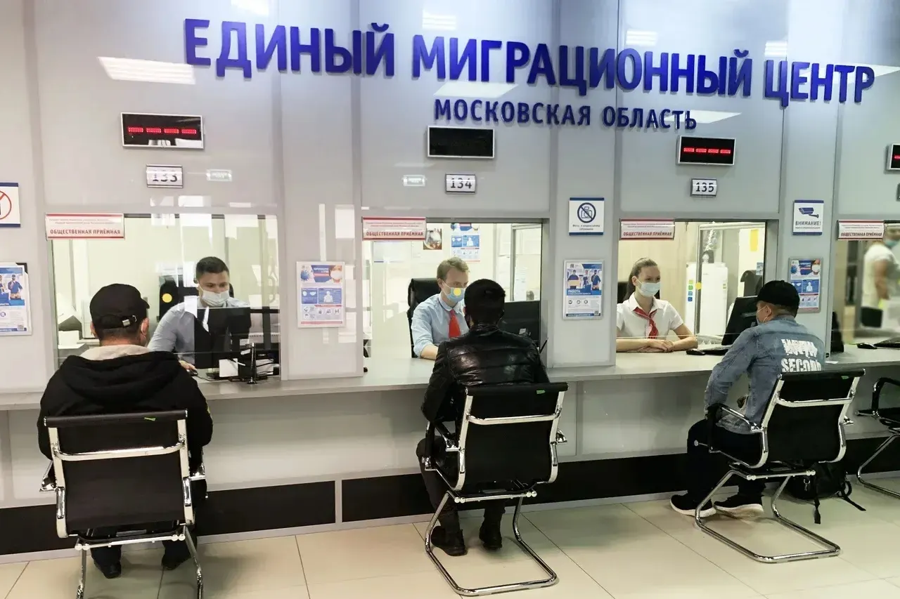 Правительство снизило квоту на выдачу РВП и перераспределило её между регионами, затронув Москву, Санкт-Петербург и область.