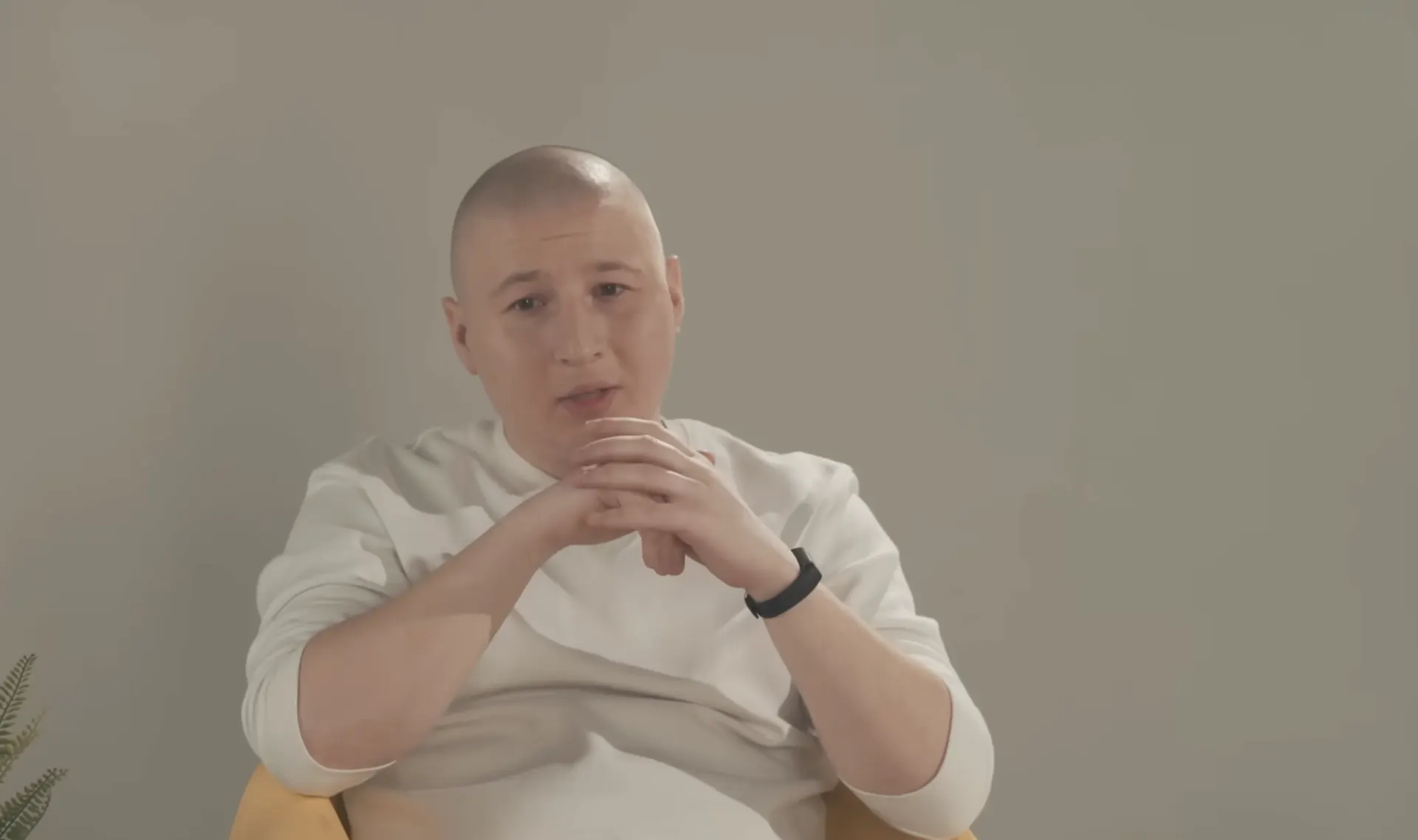 По данным следствия, Дмитрий Бастраков, руководитель издательства «Чёрная сотня» и сети книжных магазинов «Листва», разыскивается по уголовному делу; подробности не публикуются.